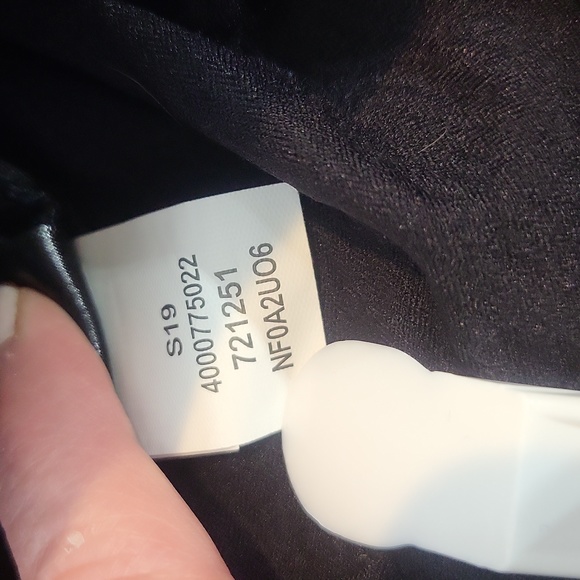 THE NORTH FACE Black Aprodite 2.0 Capris - Picture 15 of 16